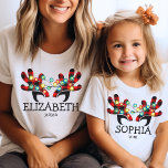 Camiseta Rena de Xadrez Rústica Cuja Lâmpada se Chama<br><div class="desc">Nome e design de texto personalizáveis com bonitos chifres de xadrez de búfalos com luzes de Natal. Esta design trabalharia com excelente para criar camisetas que combinassem com a família para comemorações de Natal.</div>