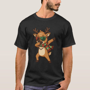 Camiseta Rena Fofa Fazendo Dab com Cachecol de Natal e Sol