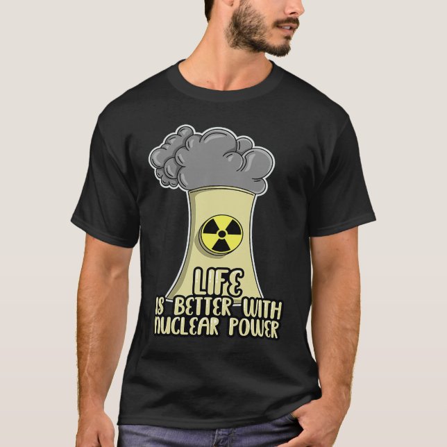 Camiseta Renewable Energy Engineer Life is better with Nucl (Frente)