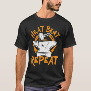 Camiseta Repetição de calor do ferreiro que forja o ferreir
