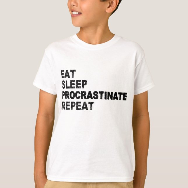 Camiseta Repetir Procrastinato De Sono (Frente)