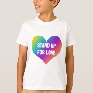 Camiseta Represente acima o amor (o coração do arco-íris