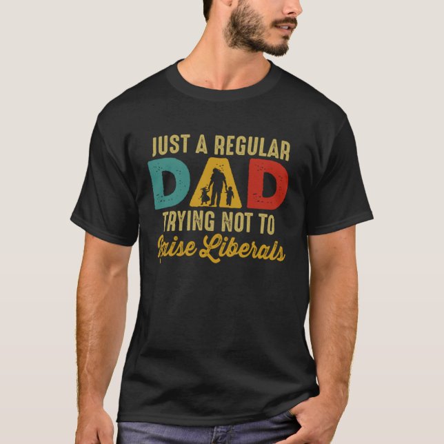 Camiseta Republican Just A Regular Dad Trying Not To Raise  (Frente)