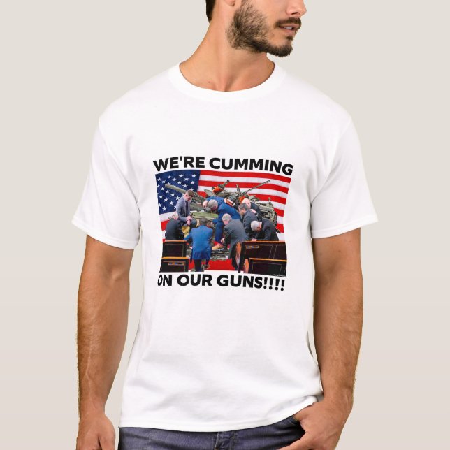 CAMISETA REPUBLICANS "WE'RE CUMMING ON OUR GUNS" SHIRT (Frente)
