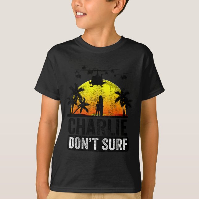 Camiseta Rertro Vintage Charlie Dont Surf  (Frente)