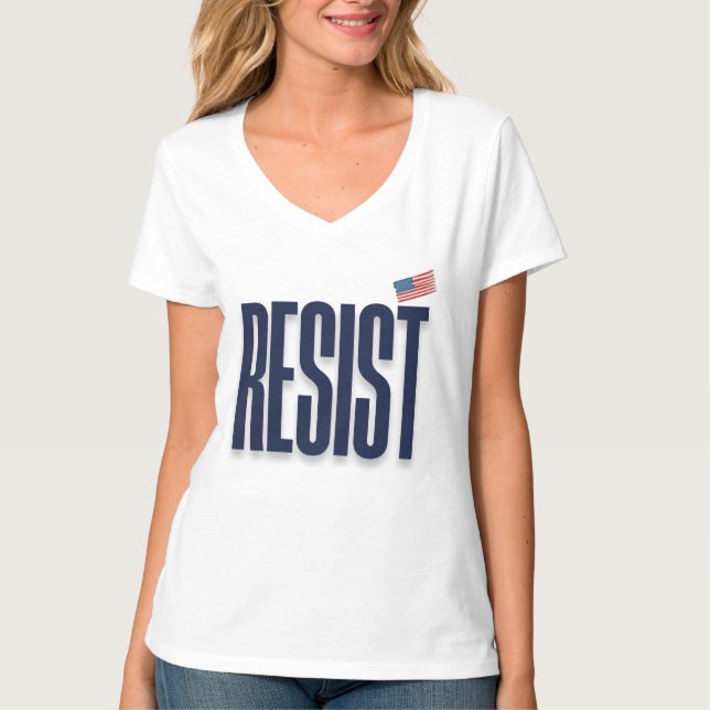 Camiseta RESIST Small American Flag - Declaração de protest (Frente)