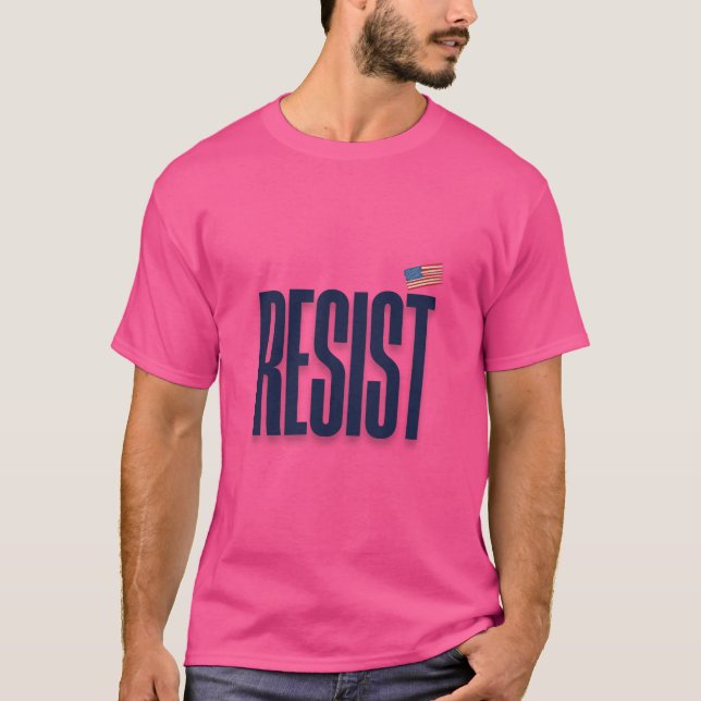 Camiseta RESIST Small American Flag - Declaração de protest (Frente)