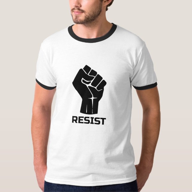 Camiseta Resistir com punho - em preto (Frente)