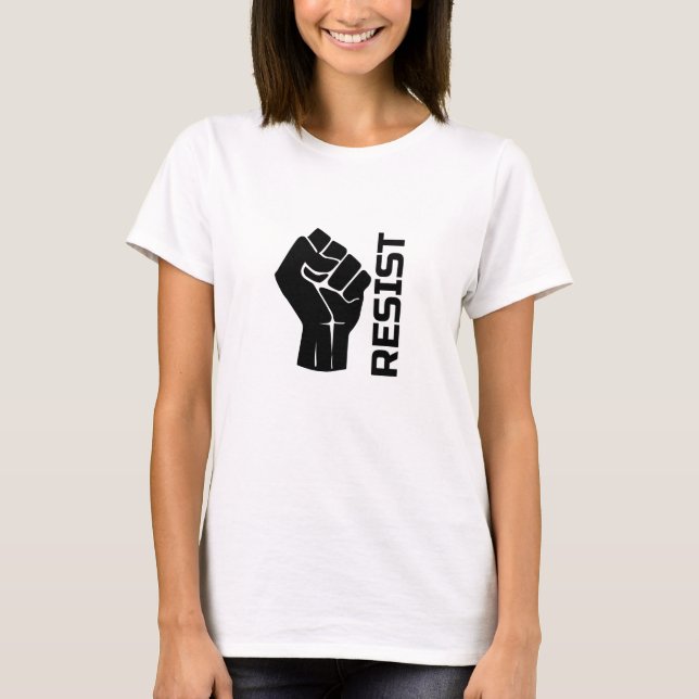 Camiseta Resistir com punho - em preto 0002 (Frente)
