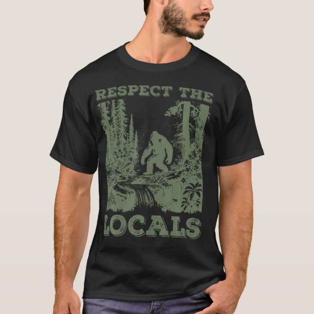 Camiseta Respeite Os Locais Sasquatch Yeti Caminhando (Frente)