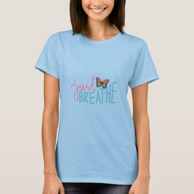 Camiseta Respire com borboleta arco-íris (Frente)