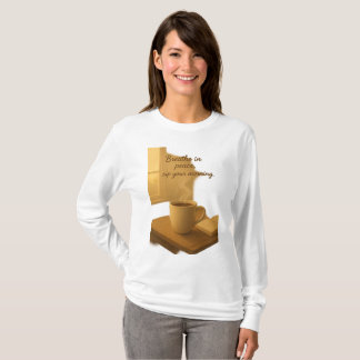 Camiseta Respire em Paz, Beba Seu Café Cozy da Manhã Arte