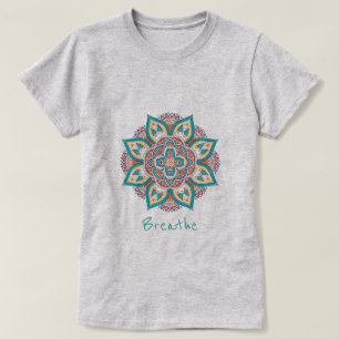 Camiseta Respire o slogan com mandala design