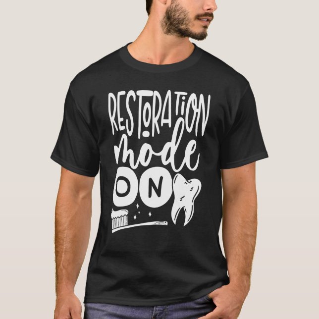 Camiseta Restoration Mode On Orthodontic Dental Lab Technic (Frente)