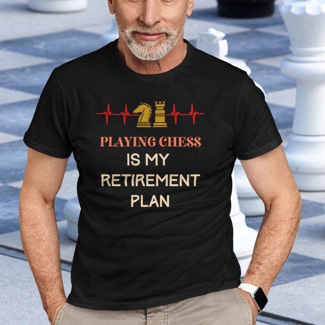 Camiseta Retirada do Jogador de Xadrez (Playing Chess is My Retirement Plan T-Shirt)