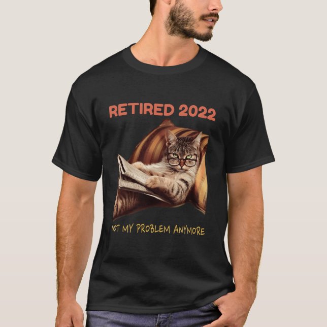 Camiseta Retired 2022 Not My Problem Anymore Cat Retiret (Frente)
