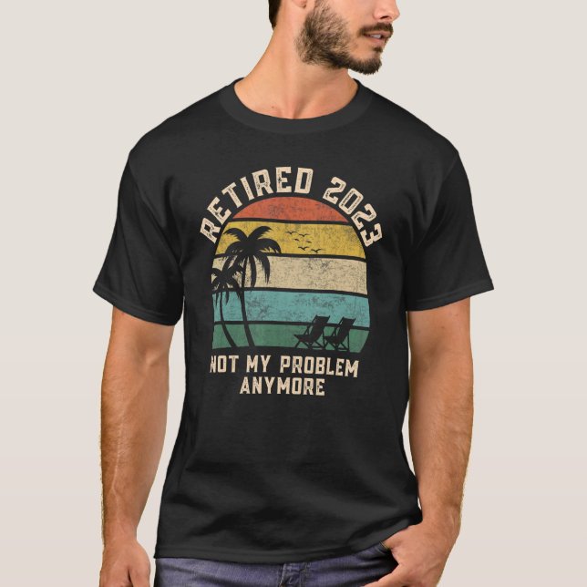 Camiseta Retired 2023 Not My Problem Anymore Teacher Retro  (Frente)