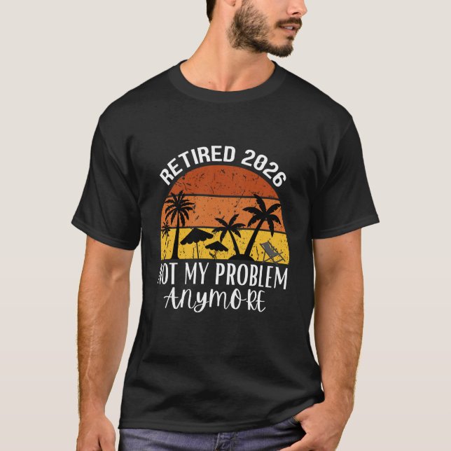 Camiseta Retired 2026 Not My Problem Anymore (Frente)