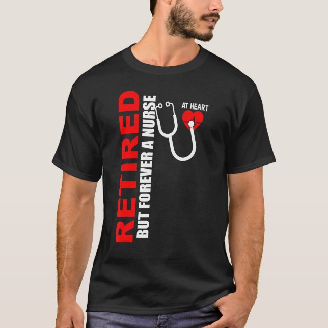 Camiseta Retired But Forever A Nurse At Heart (Frente)