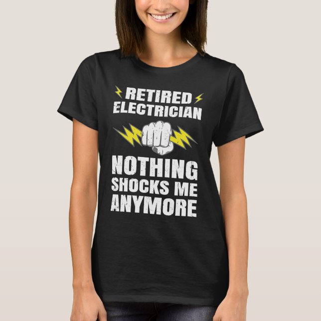 Camiseta Retired Electrician Nothing Shocks Me anymore (Frente)