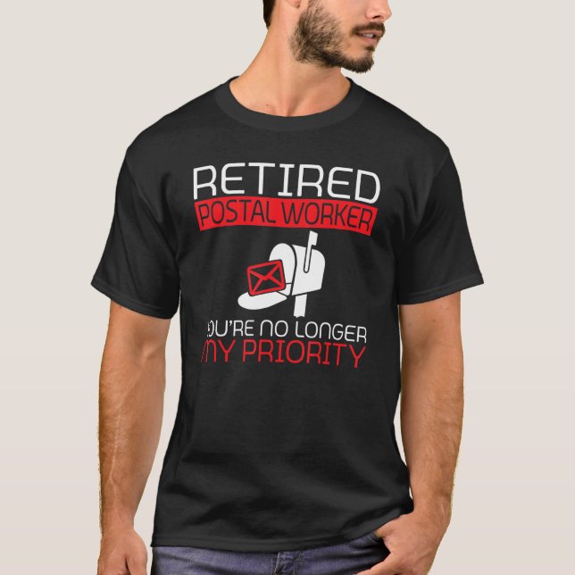 Camiseta Retired Postal Worker you are no longer priority M (Frente)