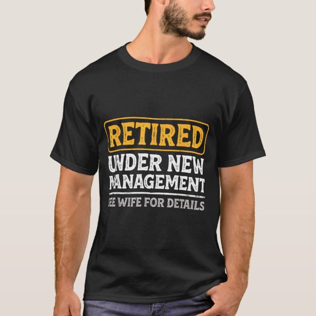 Camiseta Retired Under New Management Funny Mens Husband Re (Frente)