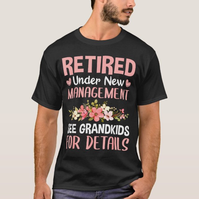 Camiseta Retired Under New Management See Grandkids Funny R (Frente)