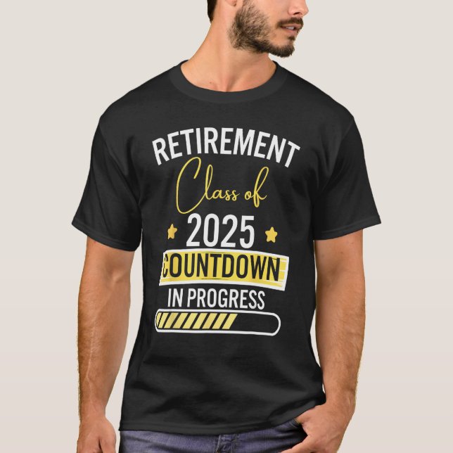 Camiseta Retirement Class Of 2025 Countdown In Progress Tea (Frente)