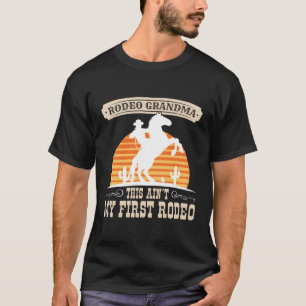 Camiseta Retrai Isto Não É O Meu Primeiro Rodeio Engraçado,