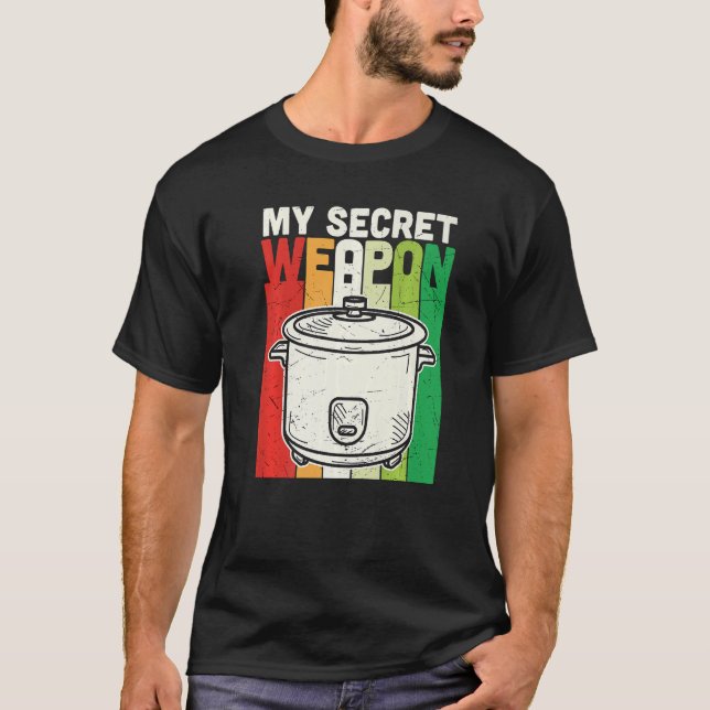 Camiseta Retrair minha arma secreta Comida de armas culinár (Frente)