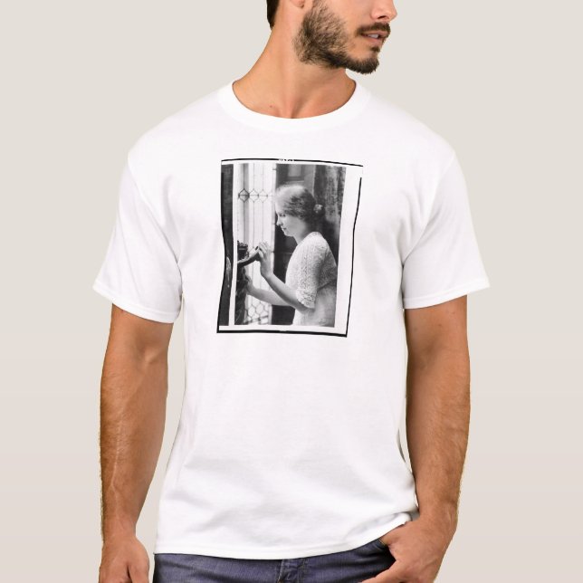 Camiseta Retrato das plantas molhando de Helen Keller (Frente)
