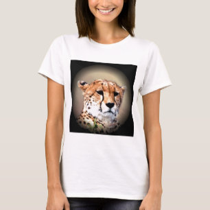 Camiseta Retrato de Guepardo sob Lua Cheia: A Graça da Natu