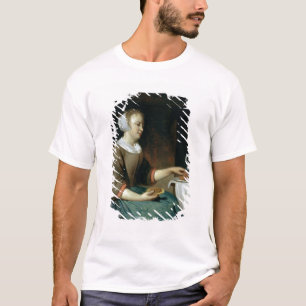 Camiseta Retrato de uma menina assentada em uma mesa