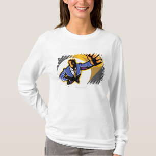 Camiseta Retrato do homem novo que mostra os polegares