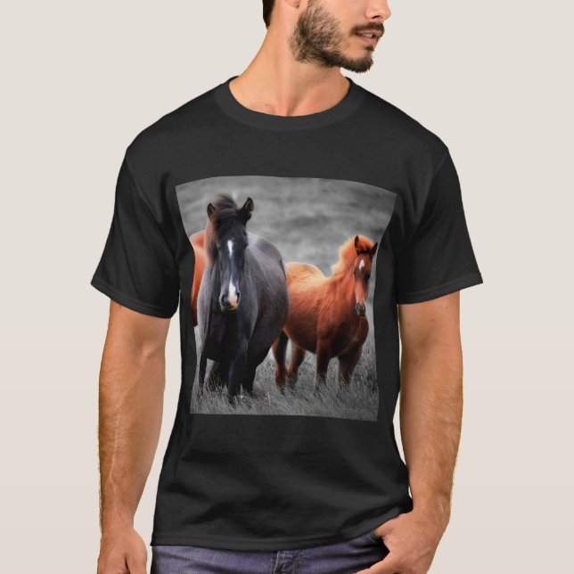 Camiseta Retrato dos Cavalos: Fotografia Colorida Seletiva (Frente)