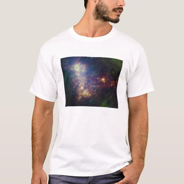 Camiseta Retrato infravermelho revelando estrelas e poeira (Frente)