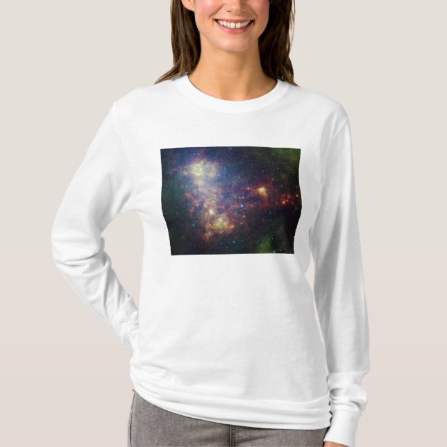 Camiseta Retrato infravermelho revelando estrelas e poeira (Frente)