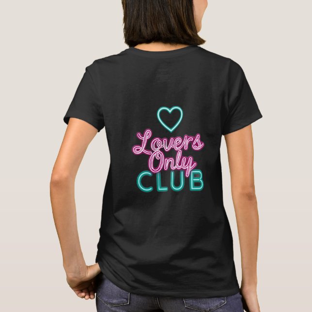 Camiseta Retro 80s Neon Lovers Only Club Aesthetic Heart  (Verso)