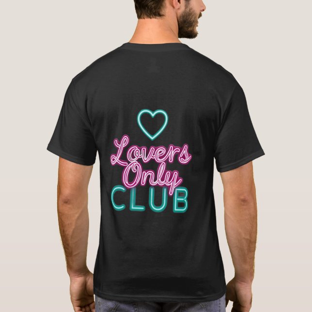 Camiseta Retro 80s Neon Lovers Only Club Aesthetic Heart  (Verso)