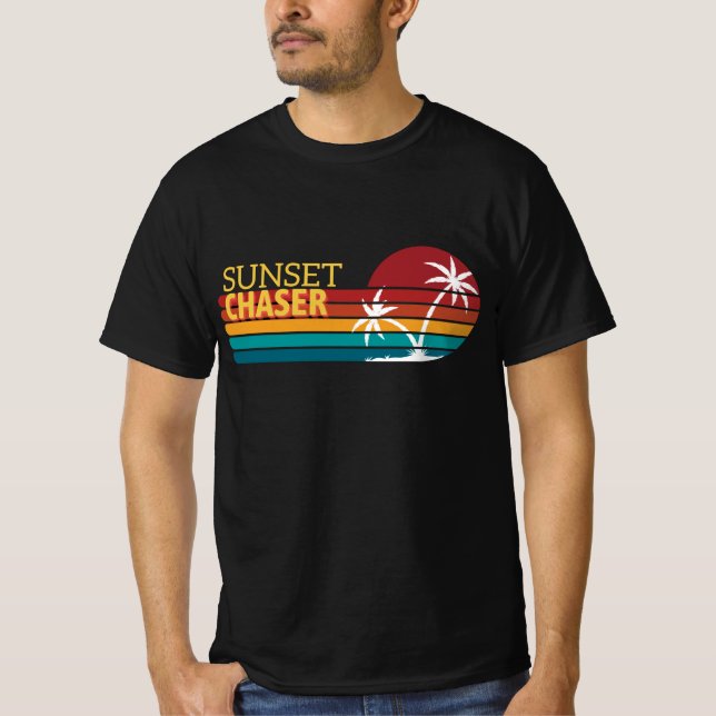 Camiseta Retro 80s Sunset Chaser Tropical Palm Trees (Frente)