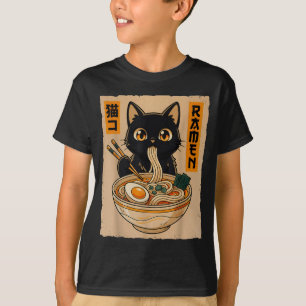 Camiseta Retro Anime Kawaii Gato Preto Comendo Macarrão Ram