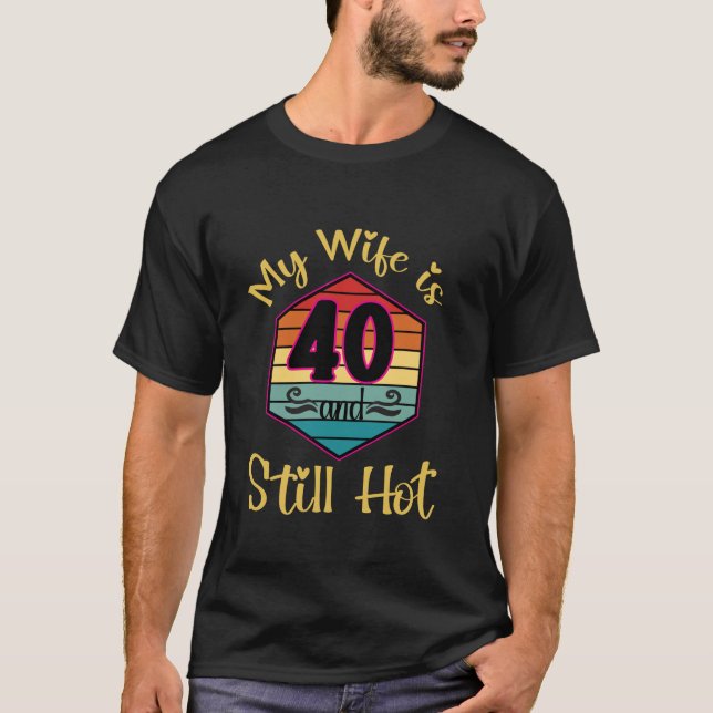 Camiseta Retro aniversário de 40 anos Minha esposa tem 40 a (Frente)