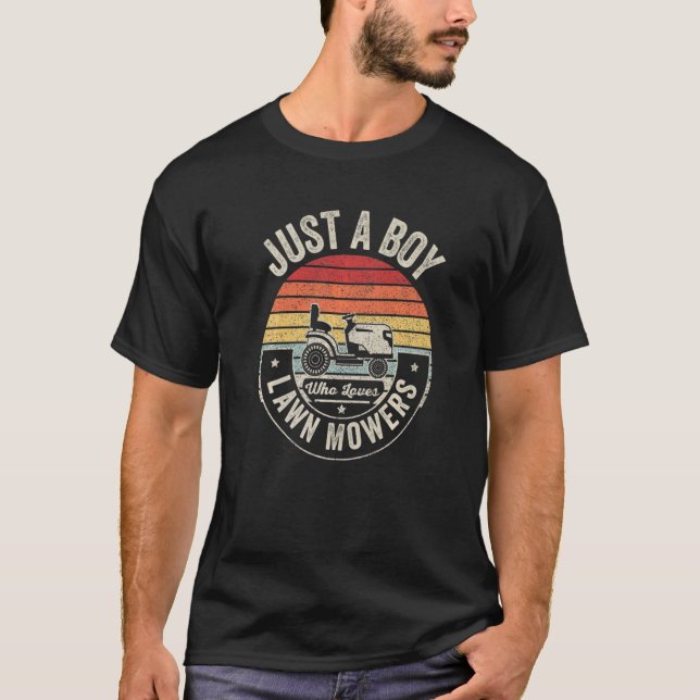 Camiseta Retrô Apenas Um Menino Que Ama Lawn Mowers Lawn Mo (Frente)