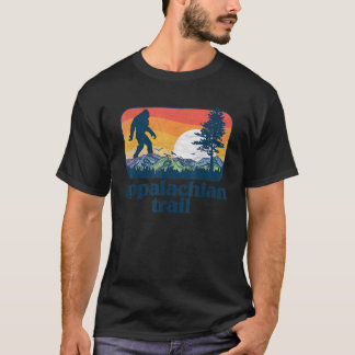 Camiseta Retro Appalachian Trail Bigfoot Mountain Trees Out