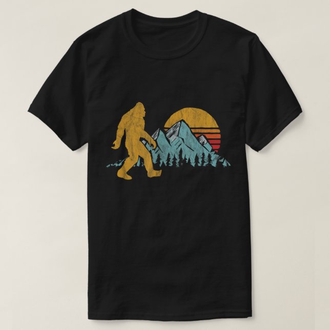 Camiseta Retro Bigfoot Mountain Adventure (Frente do Design)