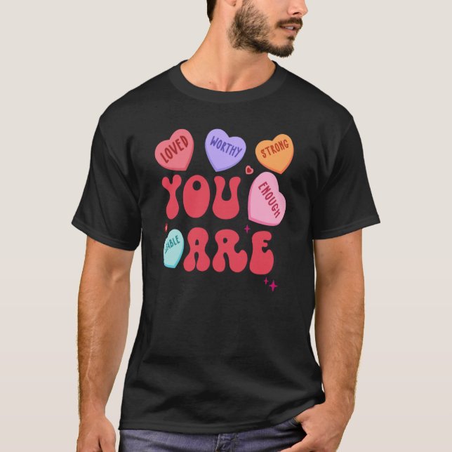 Camiseta Retro Candy Heart Teacher Valentine's Day You Enou (Frente)