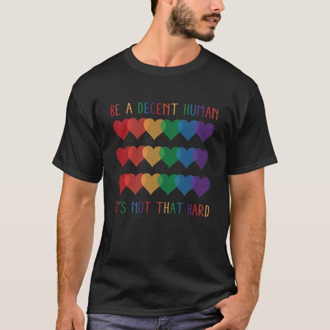 Camiseta Retro Cardíaco LGBT Ser Um Humano Decente Não É Qu (Frente)