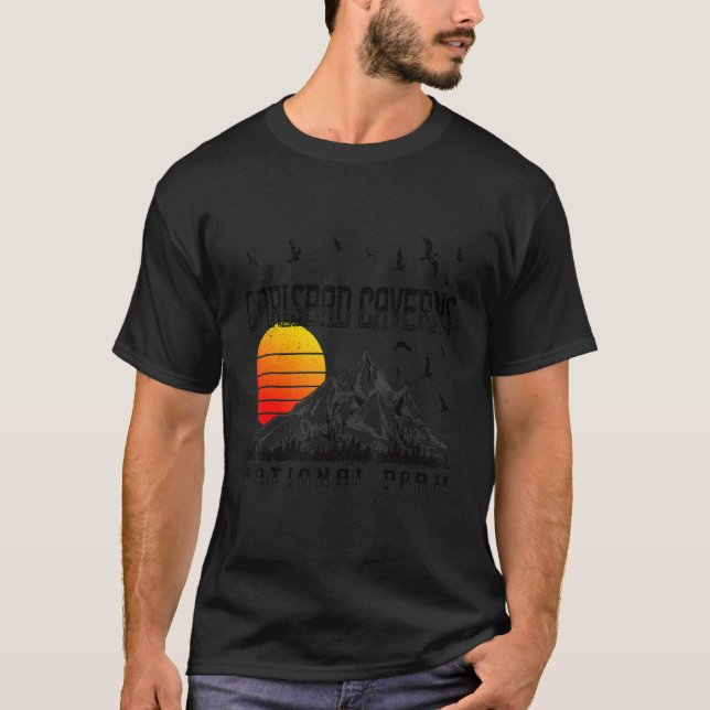 Camiseta Retro Carlsbad Caverns National Park Moutain Camp (Frente)