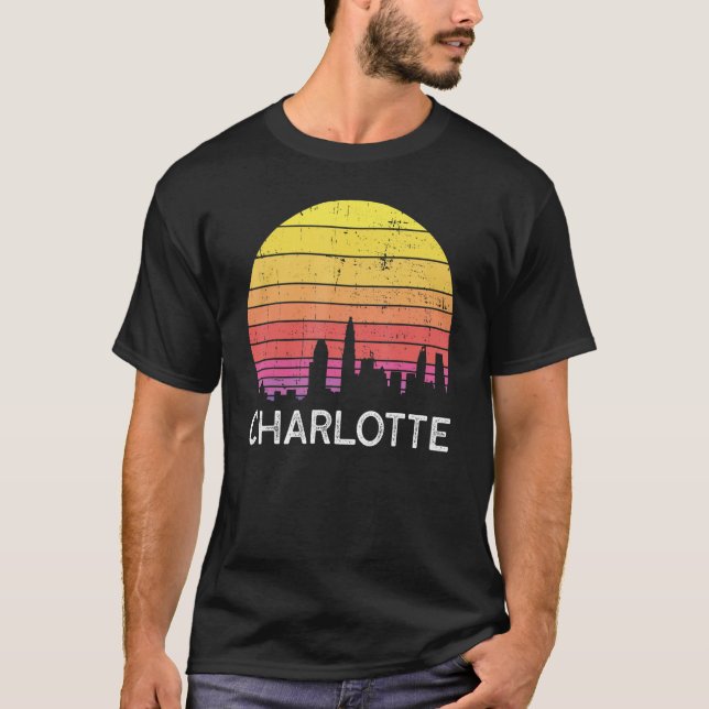 Camiseta Retro Charlotte Skyline Vintage Urban Buildings (Frente)