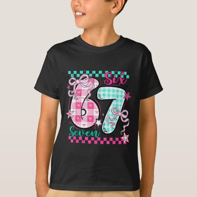 Camiseta Retro Checkered Valentine Six Seven Meme 67 Viral  (Frente)